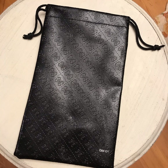 🤓 GUESS Eyeglass Case - Picture 3 of 3